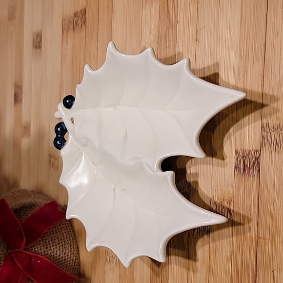 Mid Century White Ceramic Holiday Holly Leaf with Berries Candy Dish - Picture 4 of 5